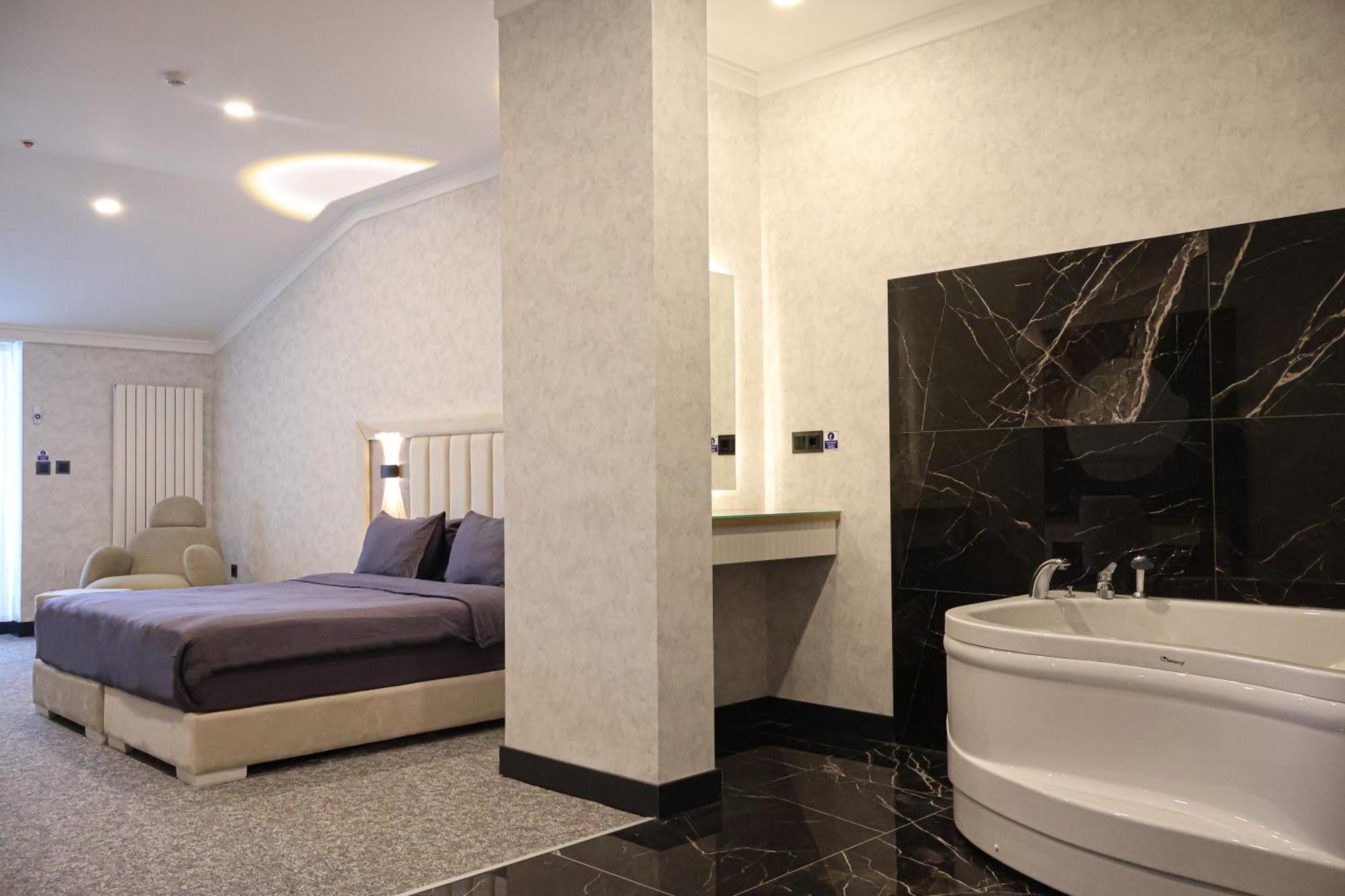 Home Plus Hotel อิสตันบูล ภายนอก รูปภาพ